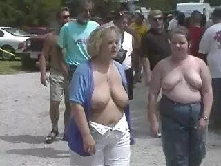 نوشیدن با همسران ما, ما, با saxy kahani پیمایش public_nudity