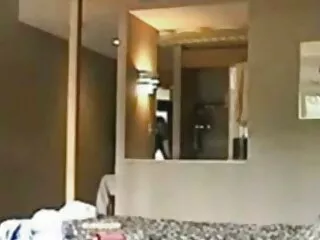 یک دانش آموز دبیرستانی, شروع به جلق زدن سکسی هندی ویدئو hd خدمات اتاق کامل در حالی که انجام کارهای خانه
